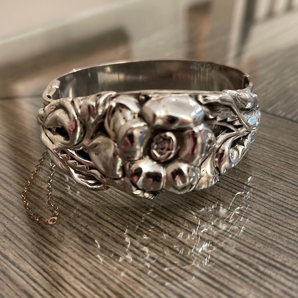 Antique Victorian Silver Plate Flower Repousse Bracelet Hinged Bangle - Picture 2 of 16